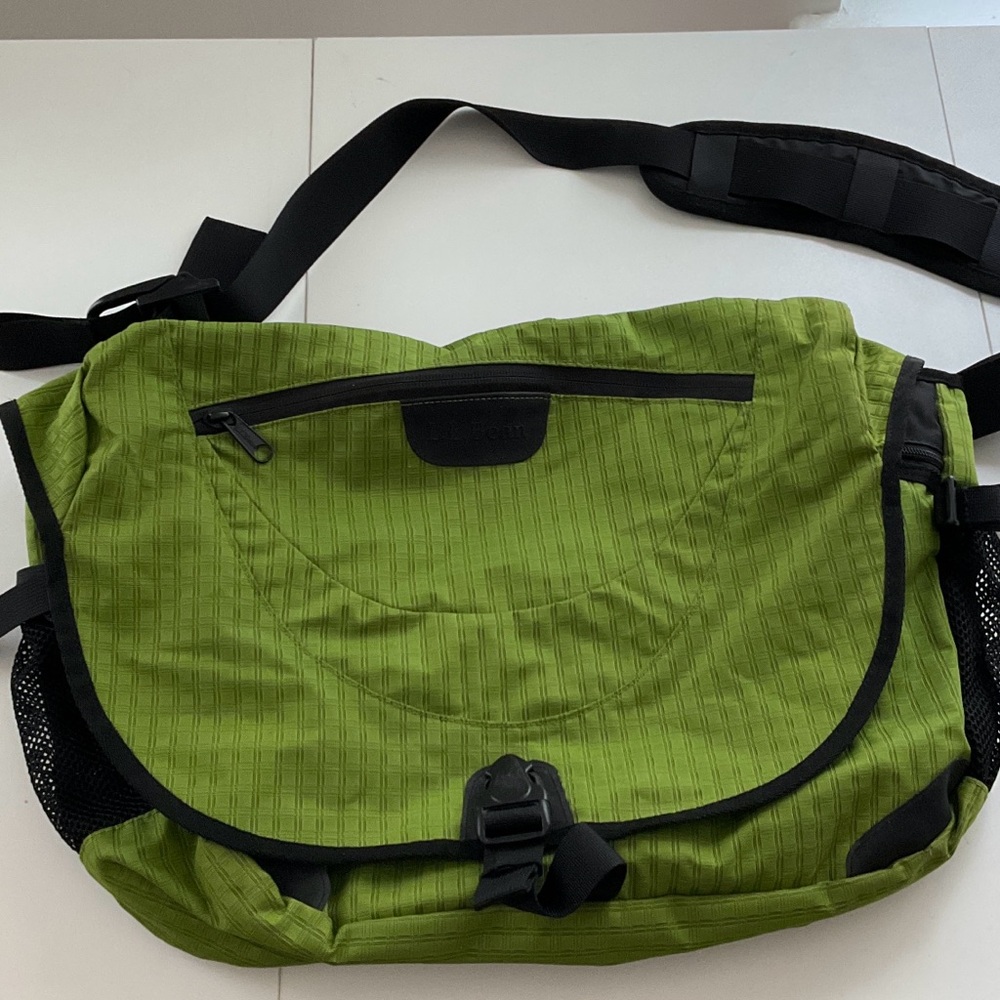 L.L. Bean Green Commuter Messenger Laptop Crossbody Bag with Black Accents - Picture 3 of 15